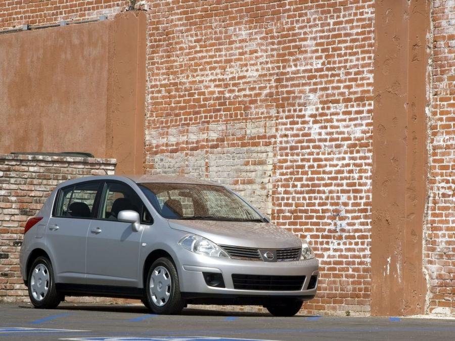  Nissan Versa Hatchback 2007 года  (фото 11 из 17)